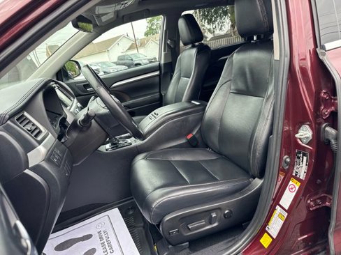 Used 2019 Toyota Highlander XLE image 10
