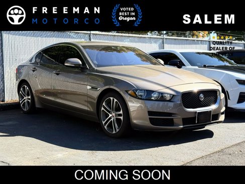 Used 2017 Jaguar XE Premium image 1