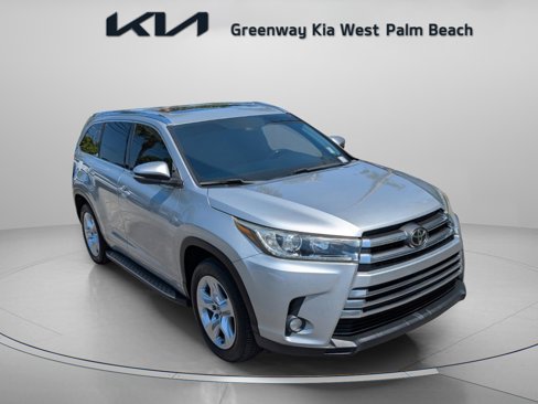 Used 2017 Toyota Highlander Limited image 2