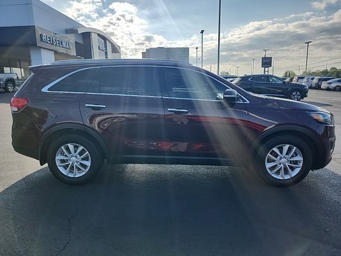Used 2017 Kia Sorento LX w/ LX Convenience Package image 2