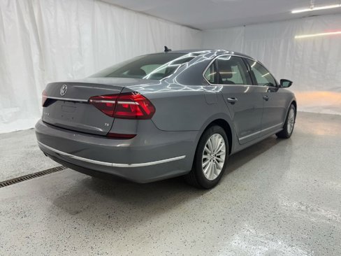 Used 2017 Volkswagen Passat 1.8T SE image 3