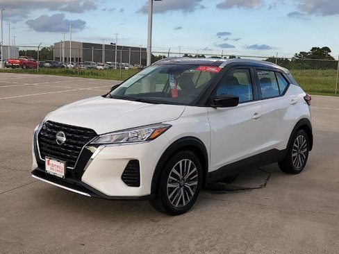 Certified 2021 Nissan Kicks SV w/ Interior Electronics Package image 3