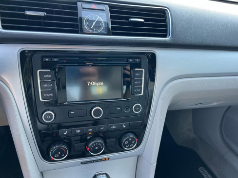 Used 2013 Volkswagen Passat TDI SE image 31
