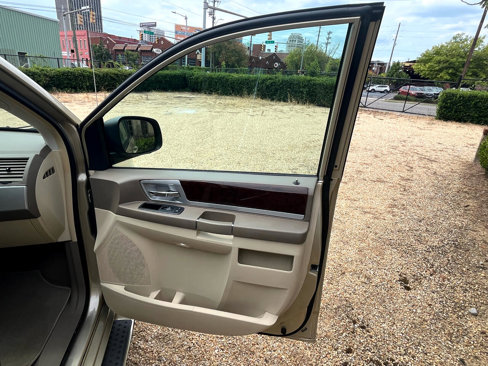 Used 2010 Chrysler Town & Country Touring image 24