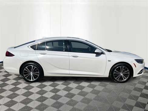 Used 2018 Buick Regal Essence w/ Driver Confidence Package #1 image 6