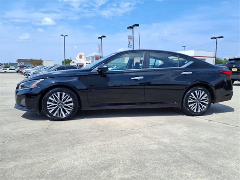 Used 2024 Nissan Altima 2.5 SV image 2