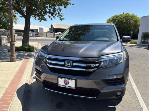 Used 2017 Honda Pilot Touring image 2