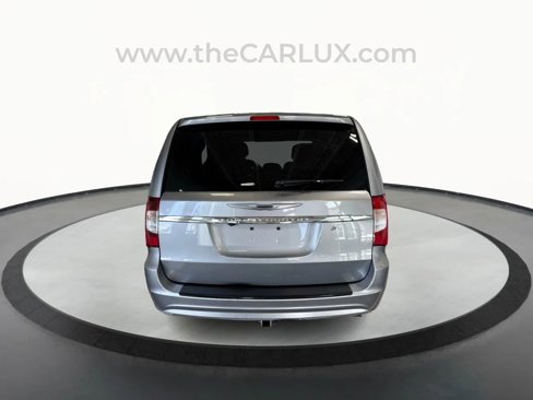 Used 2014 Chrysler Town & Country S image 6