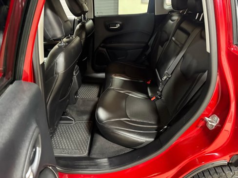 Used 2018 Jeep Compass Latitude w/ Cold Weather Group image 32