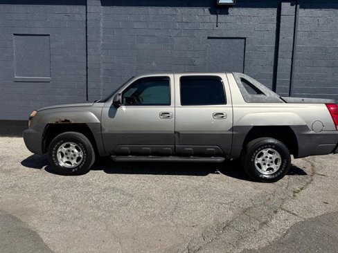 Used 2003 Chevrolet Avalanche 2WD image 2