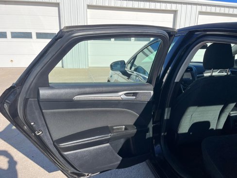 Used 2020 Ford Fusion SE image 21