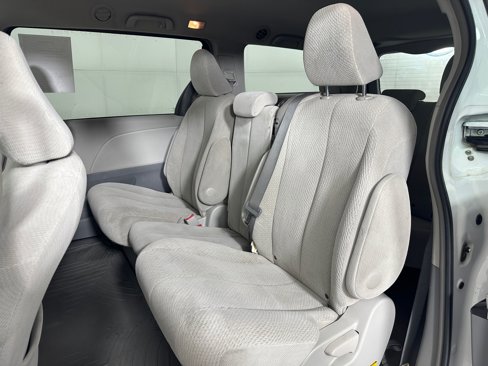 Used 2012 Toyota Sienna LE image 12