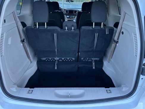 Used 2022 Chrysler Voyager LX image 25