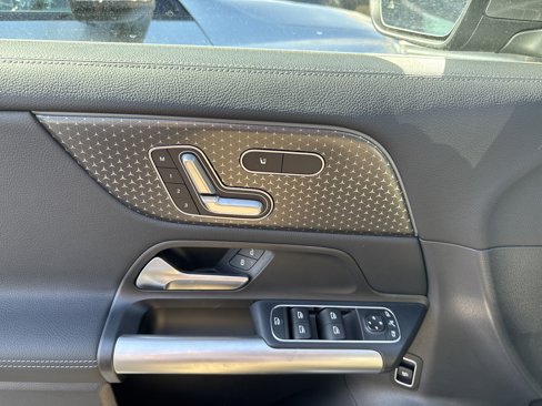 Used 2025 Mercedes-Benz GLA 250 4MATIC image 9