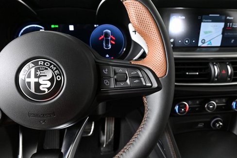 New 2025 Alfa Romeo Stelvio Sprint image 12