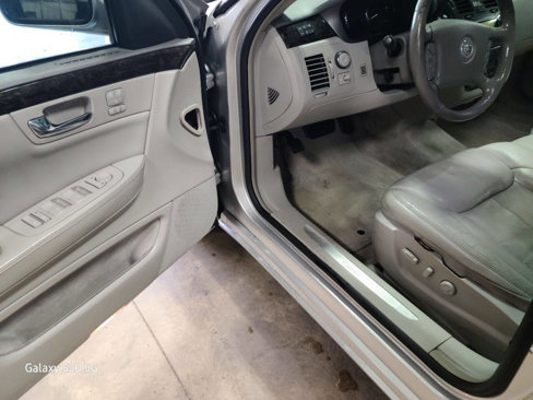 Used 2009 Cadillac DTS w/ Sun And Sound Package image 21