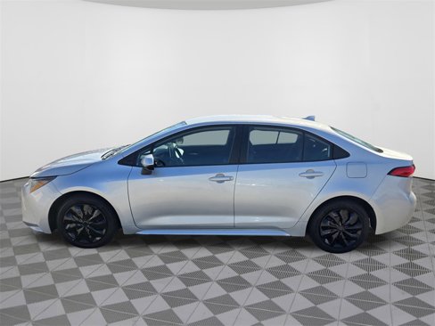 Used 2021 Toyota Corolla LE image 12
