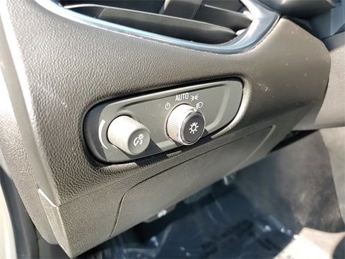 Used 2016 Chevrolet Malibu LT image 11