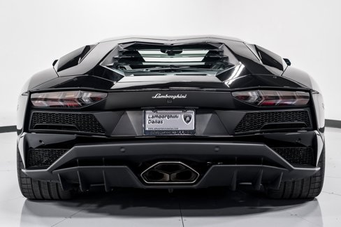 Used 2017 Lamborghini Aventador S image 4