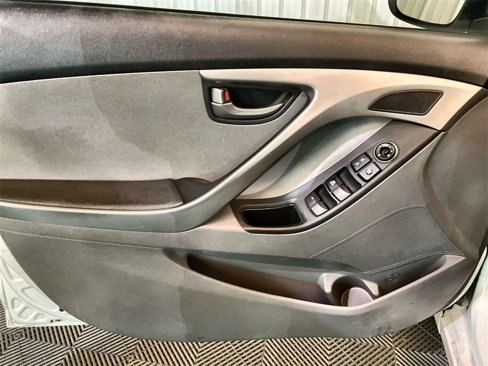 Used 2014 Hyundai Elantra SE image 18