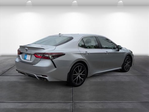 Used 2022 Toyota Camry SE image 7