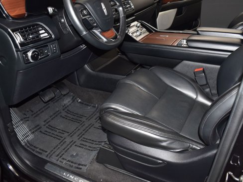 Used 2020 Lincoln Navigator Reserve w/ Luxury Package image 17