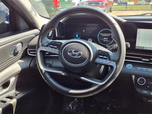 Used 2023 Hyundai Elantra Limited w/ Preferred Accessory Package image 13