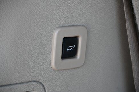 Used 2010 Lincoln Navigator 4WD image 17