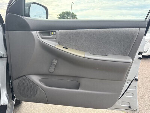Used 2005 Toyota Corolla S image 20