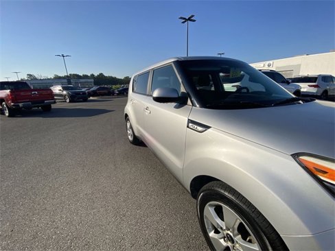 Used 2018 Kia Soul image 12