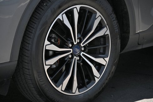 Used 2021 Ford Escape SE w/ SE Sport Appearance Package image 3