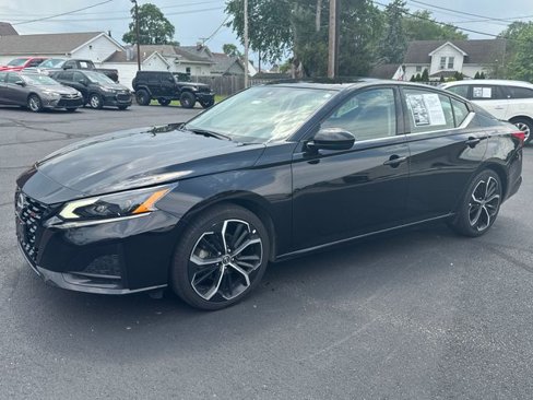 Used 2023 Nissan Altima 2.5 SR image 3
