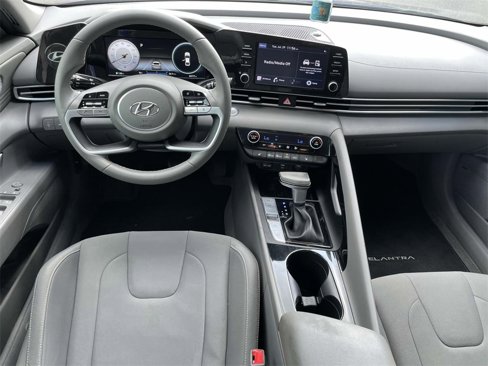 Used 2022 Hyundai Elantra SEL w/ Convenience + Premium Package image 10