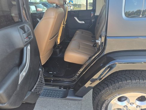Used 2015 Jeep Wrangler Unlimited Sahara image 8