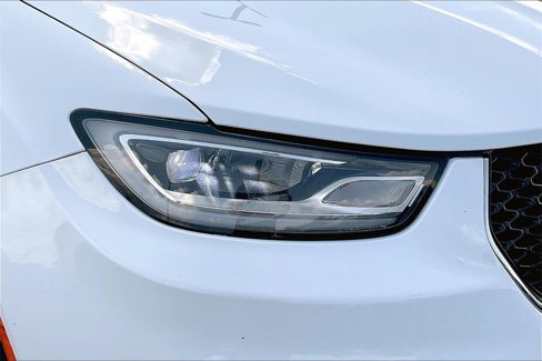 Used 2023 Chrysler Pacifica Touring-L image 27