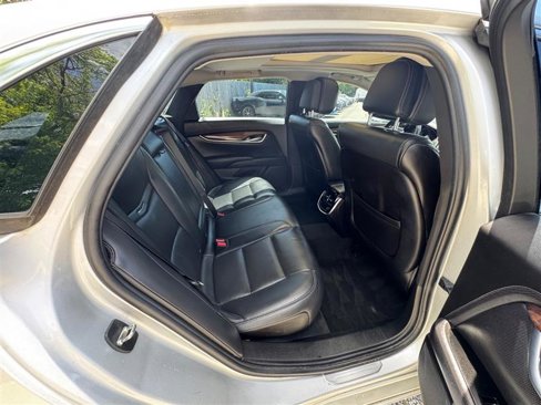 Used 2013 Cadillac XTS Luxury image 29