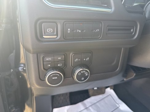 Used 2021 Chevrolet Suburban LT image 16