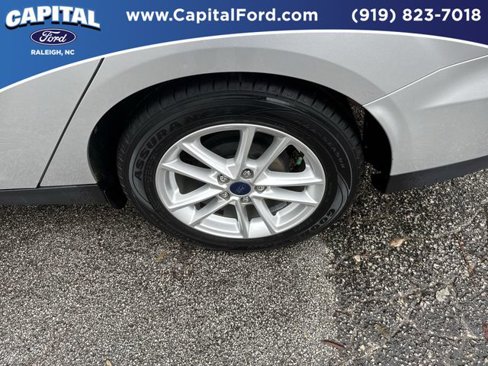 Certified 2017 Ford Focus SE image 13