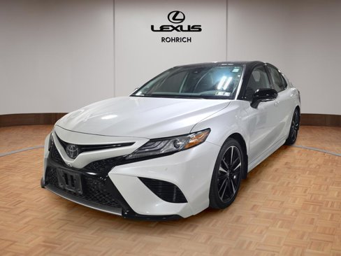Used 2019 Toyota Camry XSE image 1