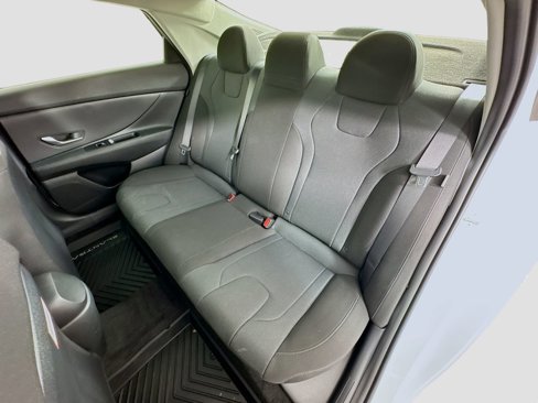Certified 2025 Hyundai Elantra SE image 23