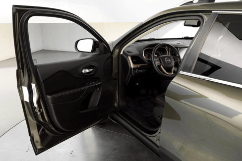 Used 2015 Jeep Cherokee Latitude w/ Comfort/Convenience Group image 10