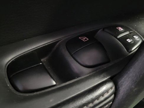 Used 2018 Nissan Rogue SV image 27