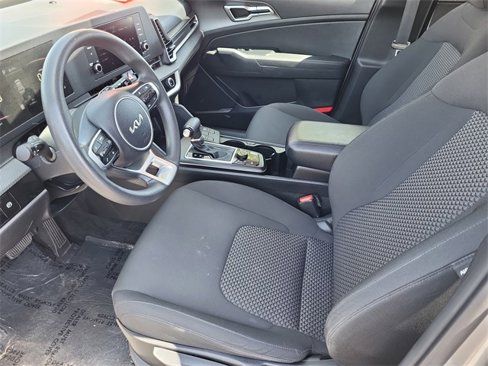 Used 2023 Kia Sportage LX image 8