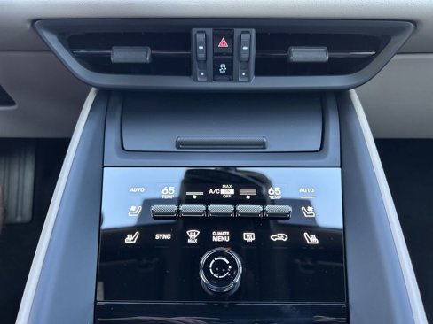 New 2025 Porsche Macan Electric image 23