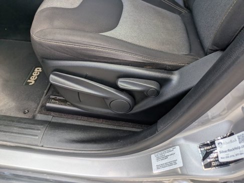 Used 2016 Jeep Cherokee Sport image 17