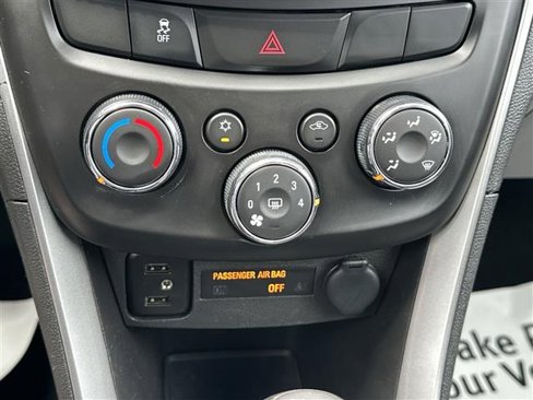 Certified 2022 Chevrolet Trax LT w/ LT Convenience Package image 34