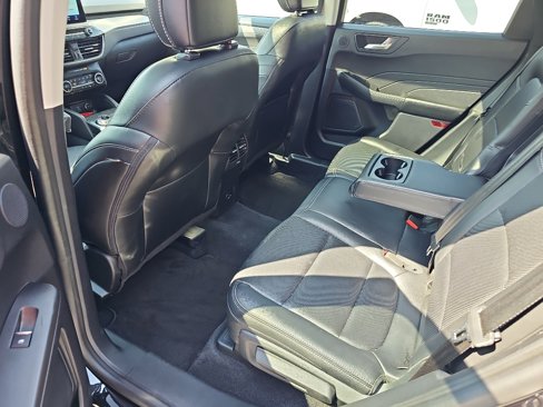 Used 2021 Ford Escape Titanium image 14