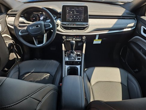 New 2025 Jeep Compass Latitude image 10