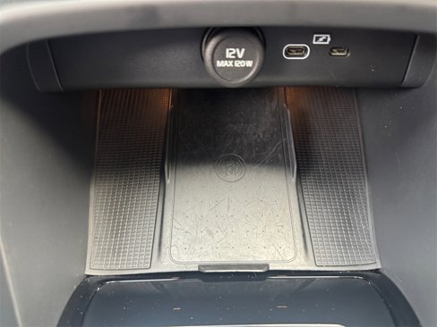 Certified 2023 Volvo C40 P8 Recharge Ultimate w/ Protection Package Premier image 17