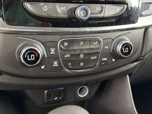 Used 2021 Chevrolet Traverse LT image 30